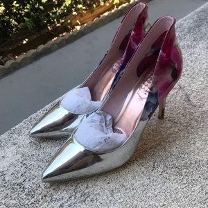 TED BAKER Sleek Silver Bouquet Formal Pumps
